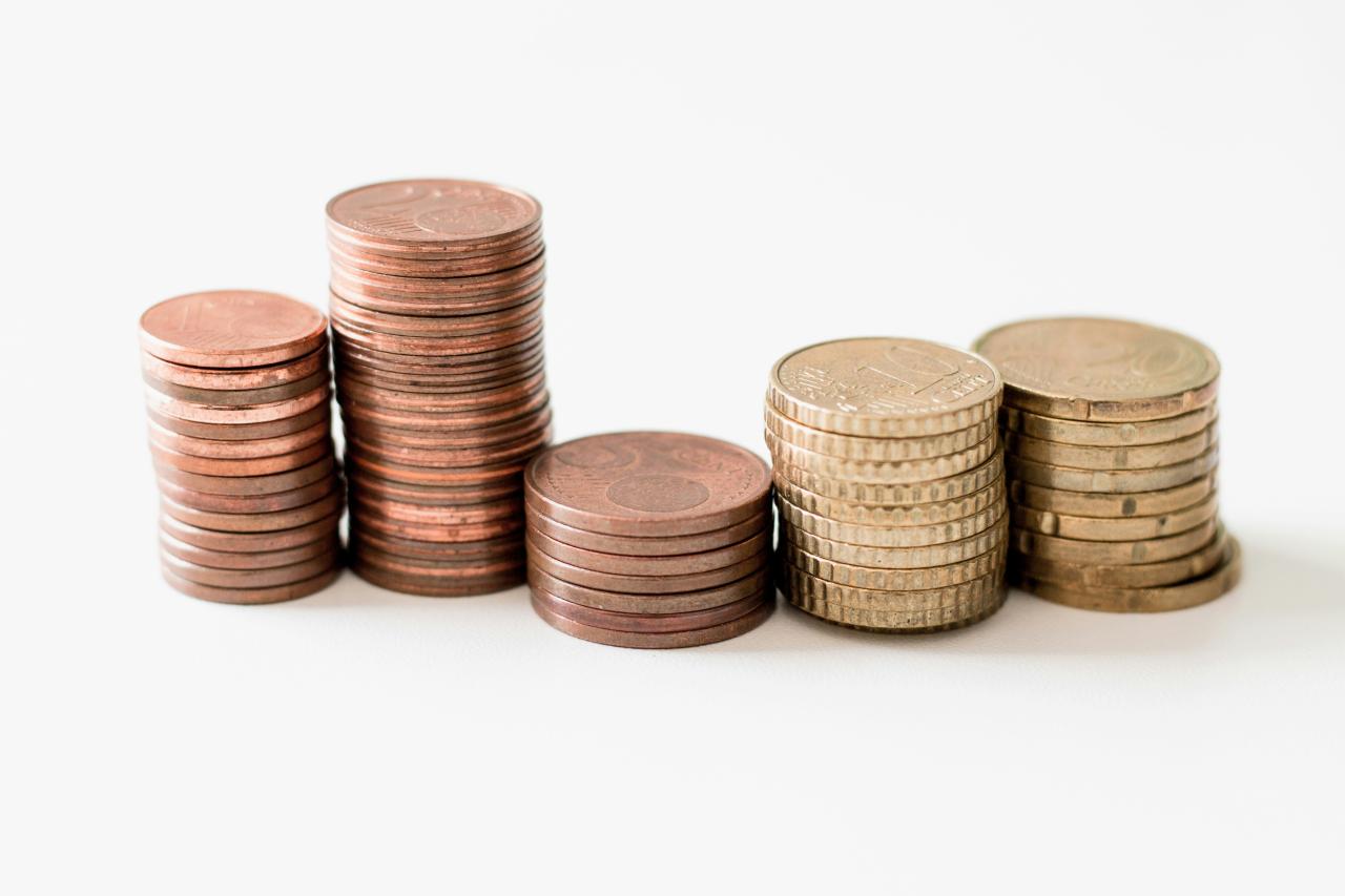 Coins increasing over time as interest is added to a balance
